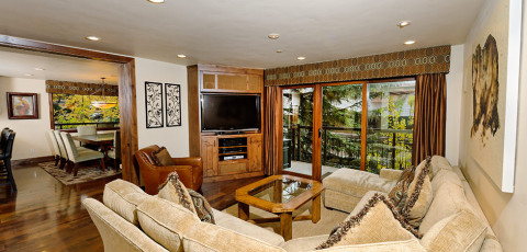 THE CRESTWOOD image 9